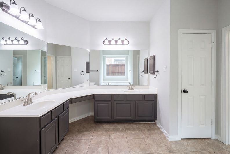 Photo 14 of 24 of 4536 Risinghill Dr, Plano, TX