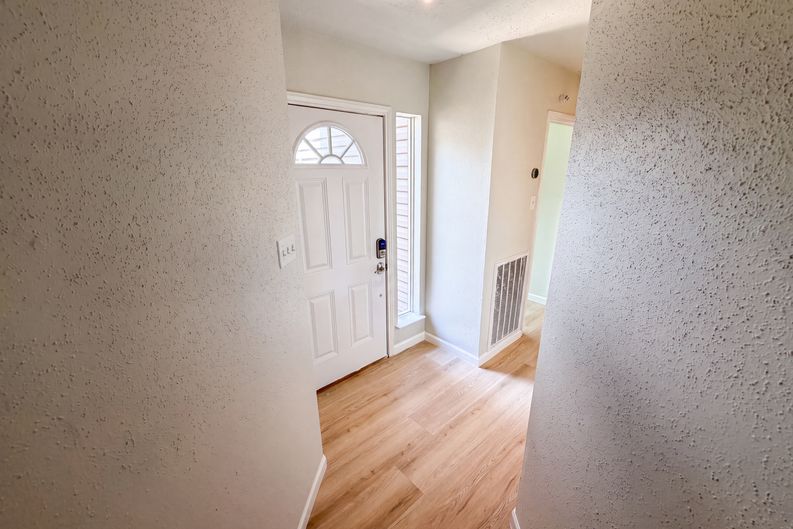 Photo 16 of 20 of 318 Floravista Dr, Webster, TX