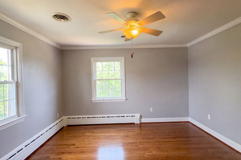 Photo 10 of 33 of 494 Walton St, Strasburg, VA