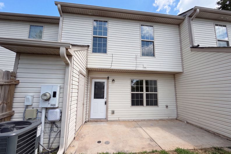 Photo 5 of 14 of 7202 Gotland St, Union City, GA
