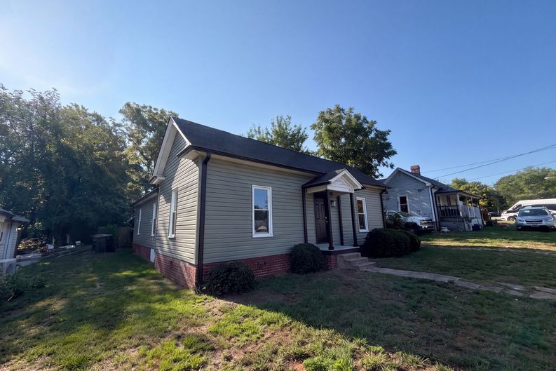 Photo 13 of 17 of 603 Cranbrook St, Greensboro, NC