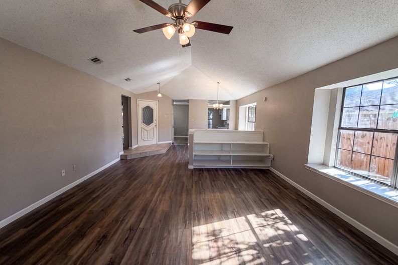 Photo 6 of 17 of 1503 Curtis Ln, Cedar Hill, TX