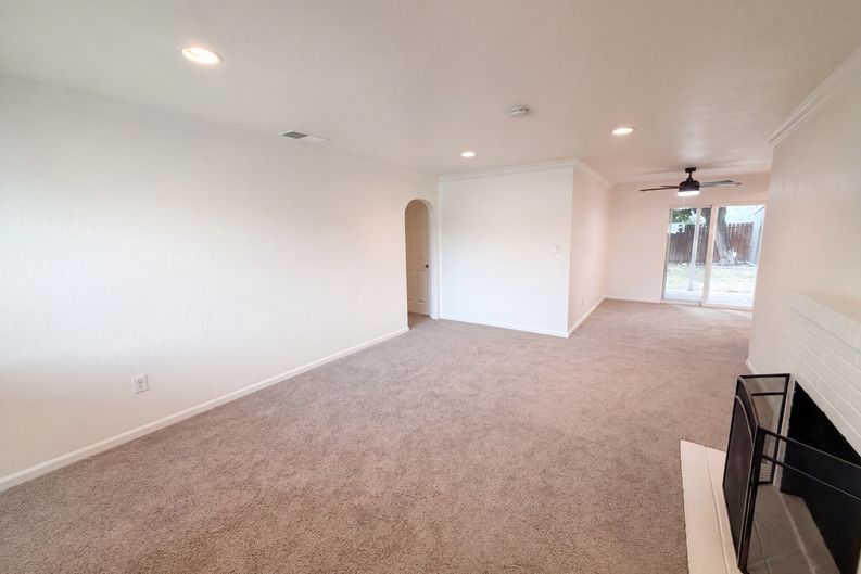 Photo 3 of 16 of 4940 Alcott Dr, Sacramento, CA