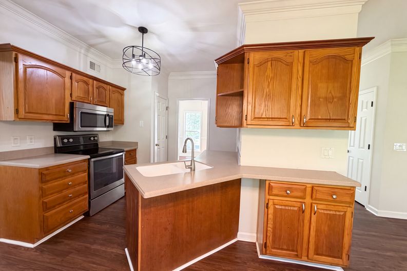 Photo 9 of 28 of 2120 Spring Lake Dr, Spring Hill, TN
