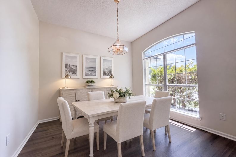Photo 8 of 23 of 8436 Staplehurst Dr W, Jacksonville, FL