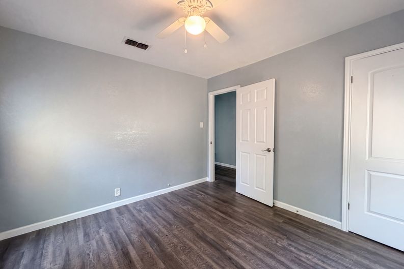 Photo 15 of 17 of 1012 Turner St, Cleburne, TX