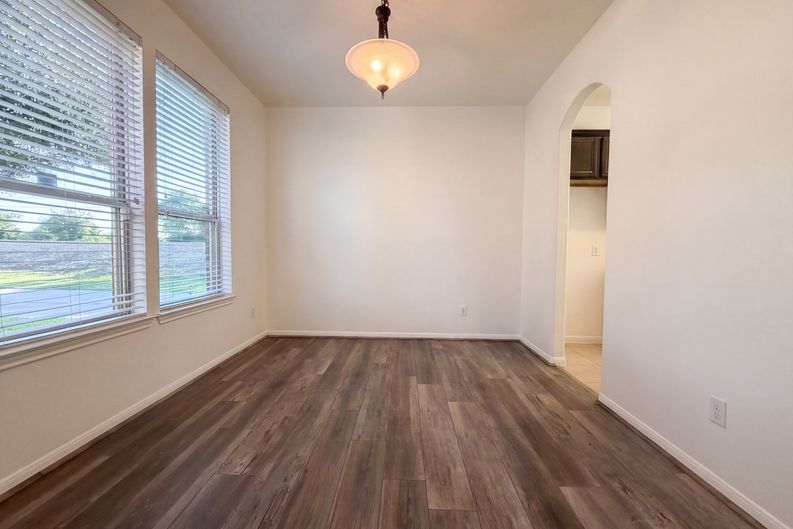 Photo 5 of 24 of 5923 Carnaby Ln, Rosenberg, TX