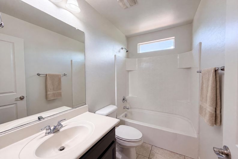 Photo 10 of 30 of 841 E Gary Ln, Phoenix, AZ