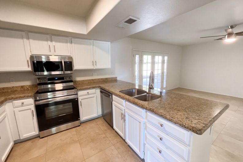 Photo 27 of 32 of 4038 W Mercer Ln, Phoenix, AZ