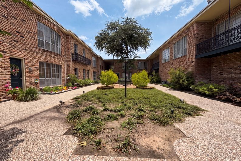 Photo 14 of 18 of 2503 McCue Rd, Houston, TX