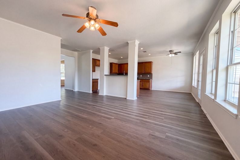 Photo 6 of 24 of 129 Carmel Dr, Cibolo, TX