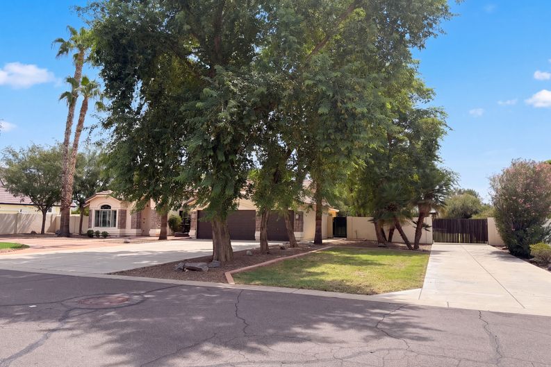 Photo 35 of 36 of 2599 E Arrowhead Trl, Gilbert, AZ