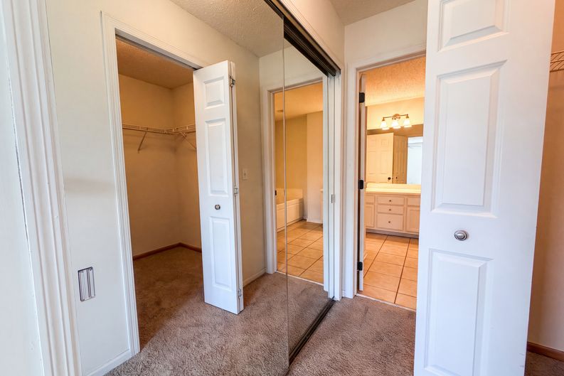 Photo 11 of 21 of 5221 Robin Ln, Farmington, MN