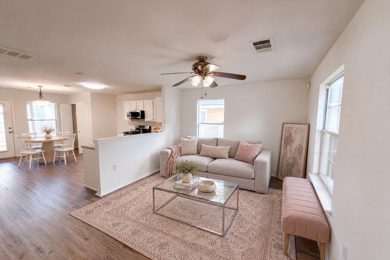 Photo 10 of 29 of 11521 Melstone Dr, Manor, TX