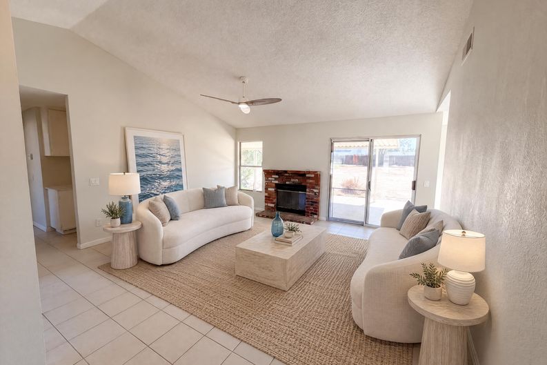 Photo 3 of 18 of 13561 Glacier Cir, Hesperia, CA