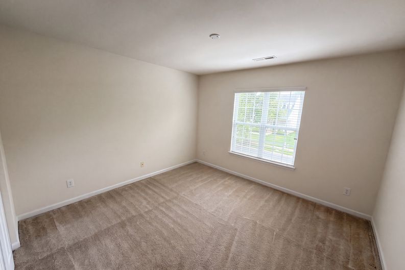 Photo 10 of 17 of 17240 Westmill Ln, Charlotte, NC