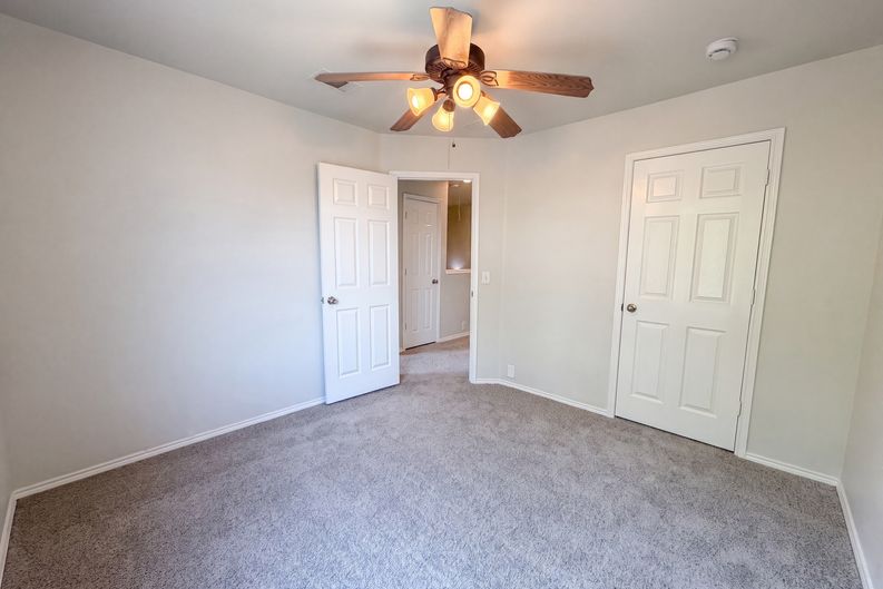 Photo 17 of 26 of 10636 Traymore Dr, Fort Worth, TX