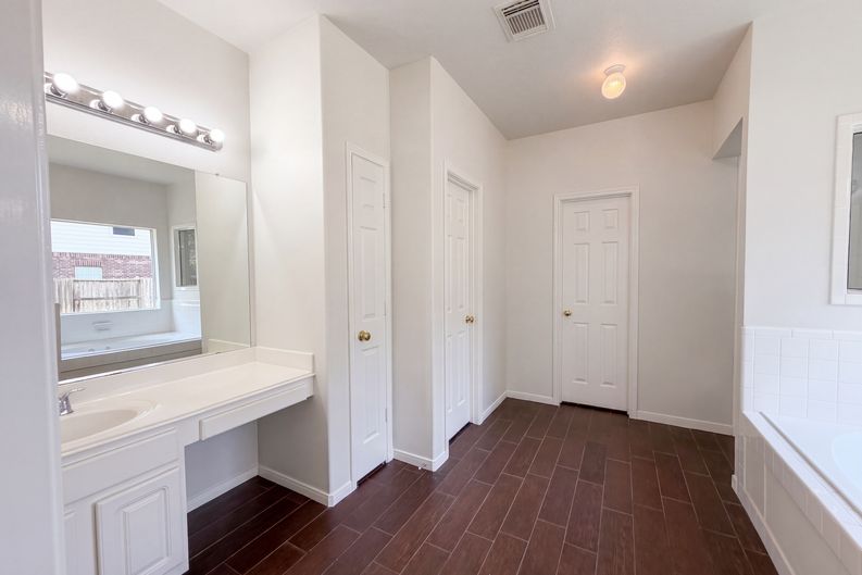 Photo 15 of 30 of 2854 Everett Dr, Friendswood, TX