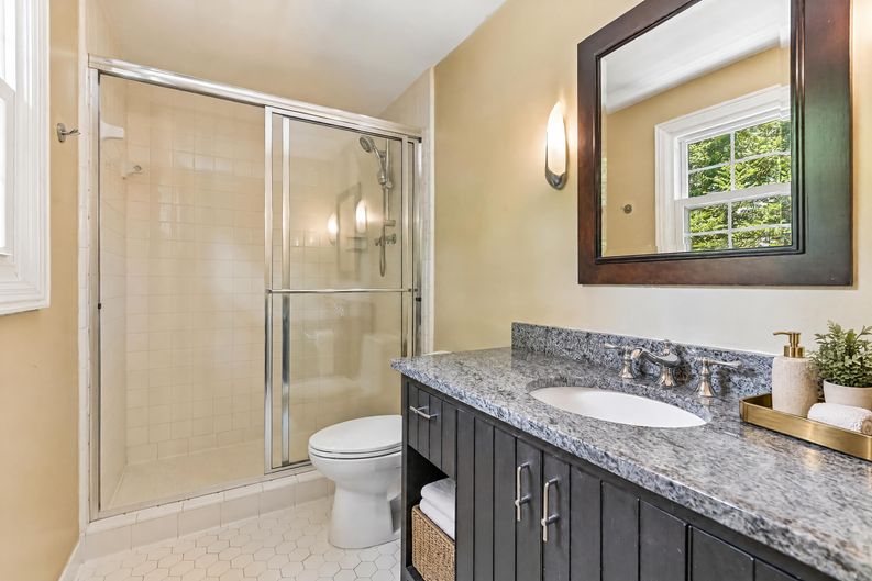 Photo 62 of 87 of 3135 Spalding Dr, Sandy Springs, GA
