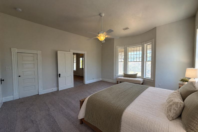Photo 20 of 39 of 1012 W 3rd Ave, Corsicana, TX