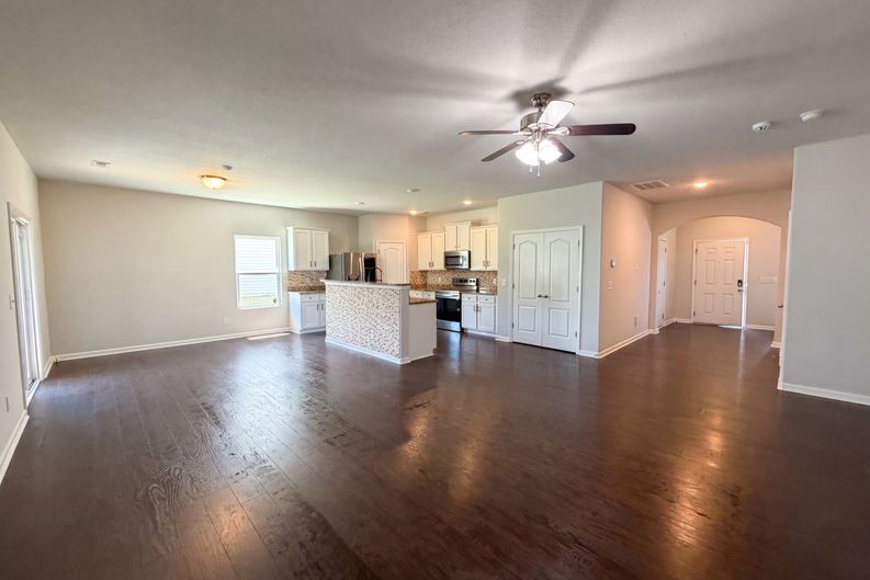 Photo 8 of 17 of 4034 Rosfield Dr, Charlotte, NC
