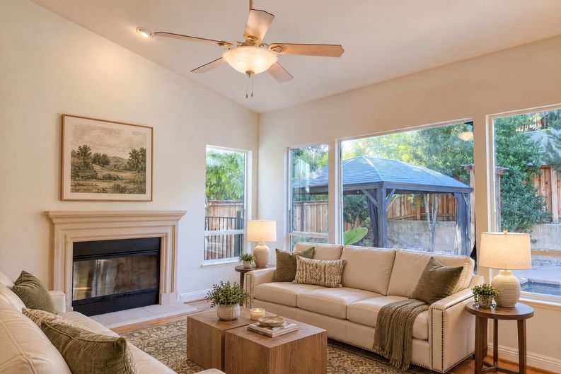 Photo 3 of 51 of 1401 Grey Owl Cir, Roseville, CA