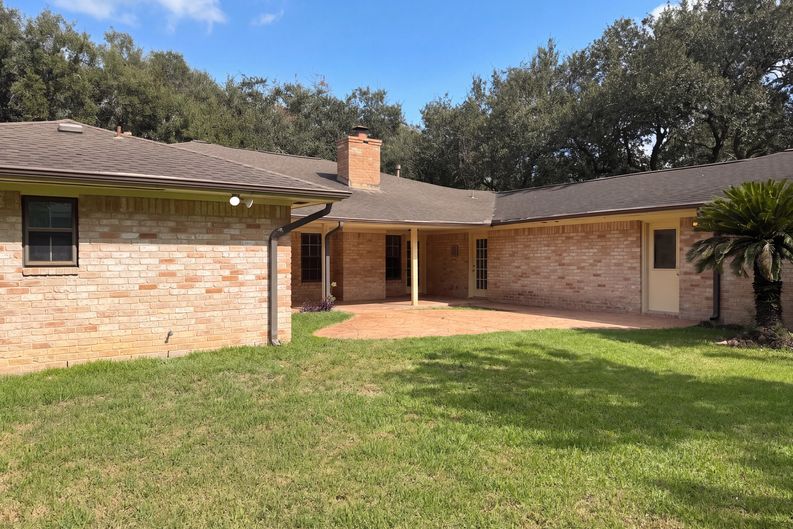 Photo 5 of 47 of 4042 Greenbriar Dr, Missouri City, TX