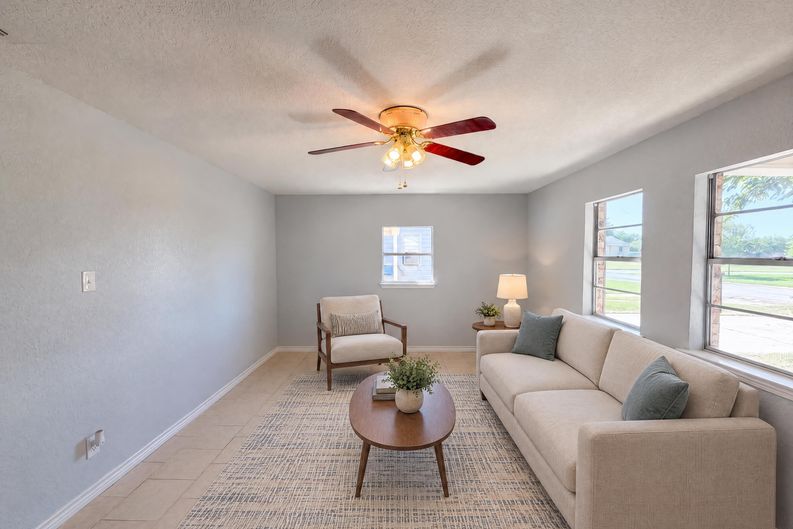 Photo 3 of 19 of 502 Jennings St, Nocona, TX