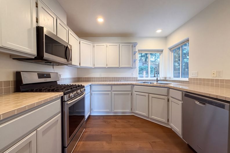 Photo 7 of 41 of 8932 SW 149th Pl, Beaverton, OR