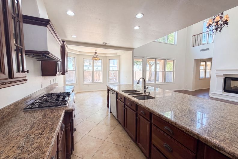 Photo 7 of 46 of 4118 W Saint Anne Ave, Phoenix, AZ