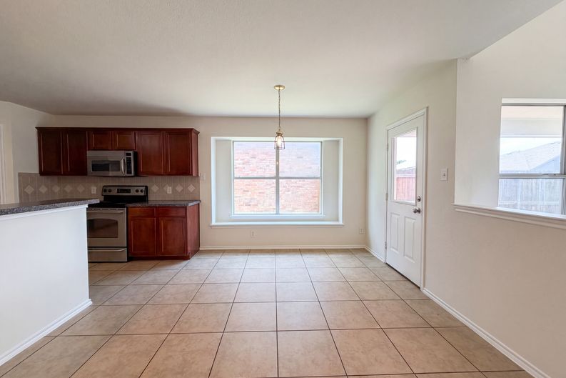 Photo 7 of 16 of 8608 Sagebrush Trl, Crossroads, TX