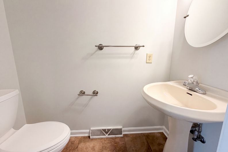 Photo 17 of 24 of 1117 Thornberry Dr, Clarksville, TN
