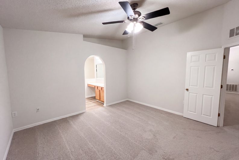 Photo 4 of 25 of 37091 Southern Glen Way, Hilliard, FL