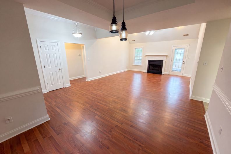 Photo 3 of 19 of 2037 Olde Towne Dr, Monroe, NC