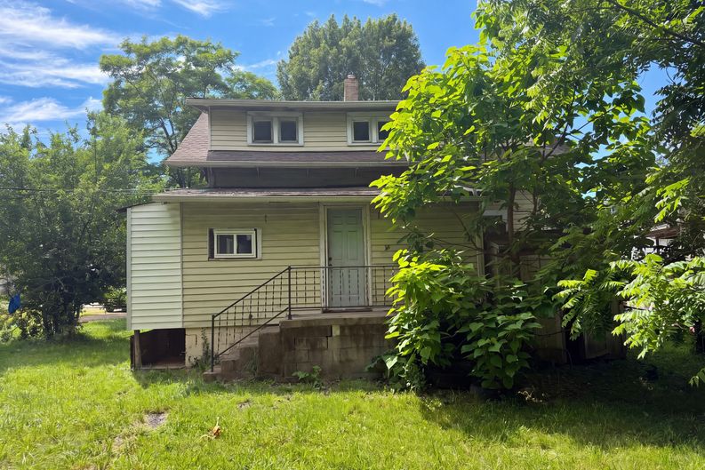 Photo 5 of 27 of 2670 Fern Ave, Columbus, OH
