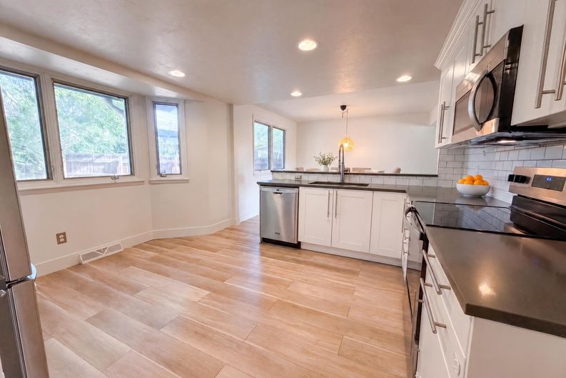 Photo 10 of 43 of 7447 S Ames Ct, Littleton, CO