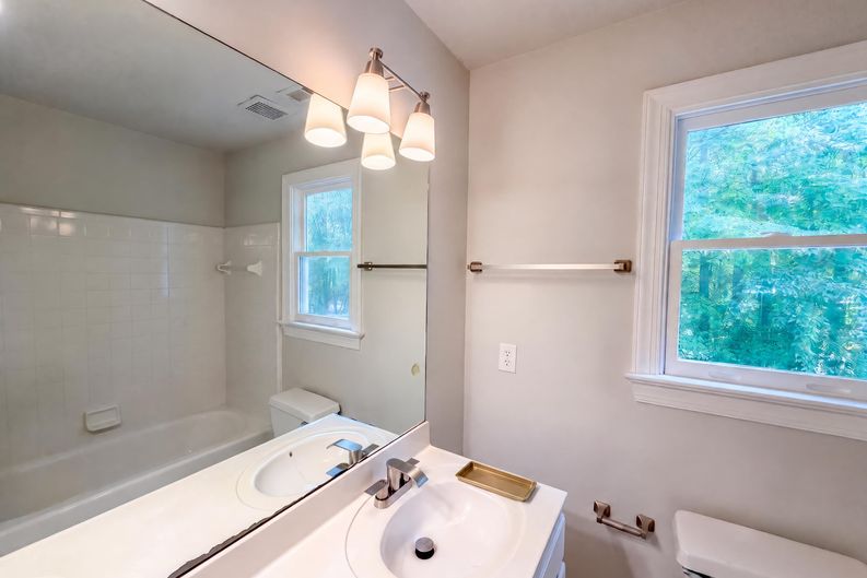 Photo 9 of 18 of 624 Van Thomas Dr, Raleigh, NC
