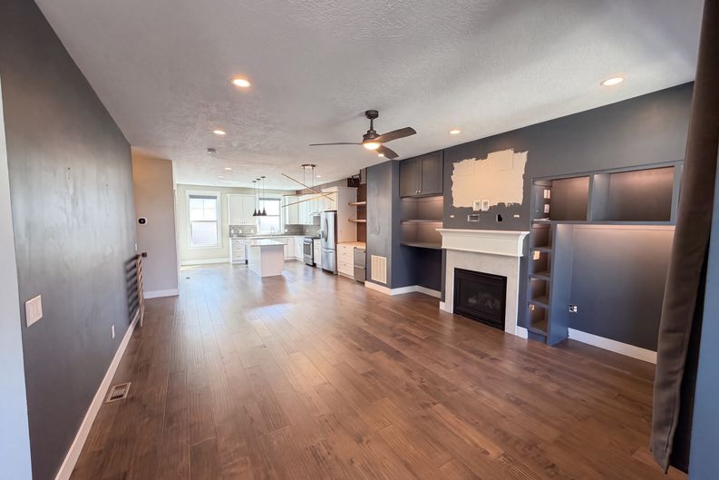 Photo 8 of 24 of 10452 S Sage Canal Way, Sandy, UT