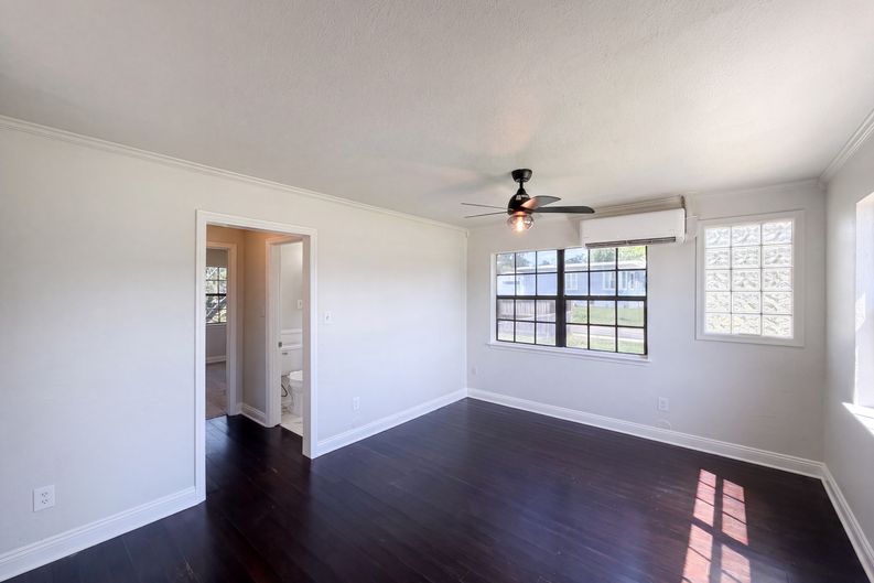 Photo 3 of 19 of 3225 Cleveland Heights Blvd, Lakeland, FL