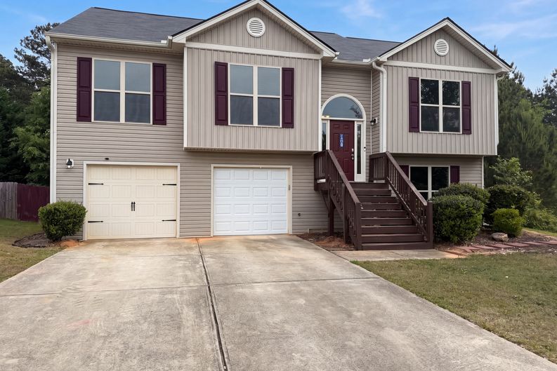 Photo 24 of 28 of 2721 Berkshire Dr, Winder, GA