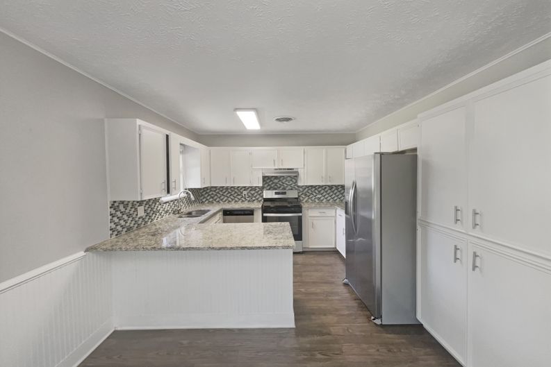 Photo 9 of 18 of 1105 E 17th St, Georgetown, TX