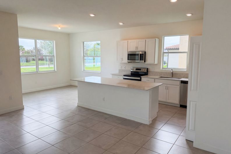 Photo 14 of 42 of 12473 NW Lynch Ln, Port Saint Lucie, FL