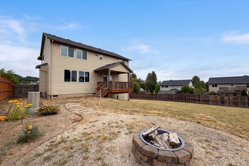 Photo 5 of 26 of 2958 SW Redmond Hill Rd, McMinnville, OR