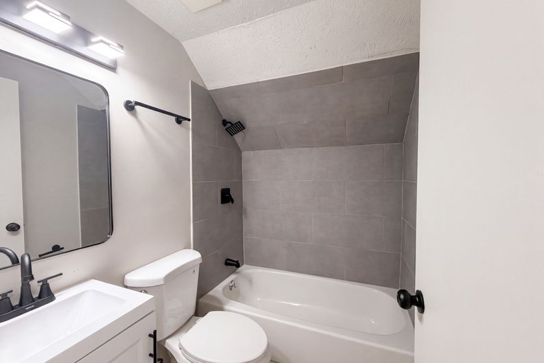 Photo 21 of 38 of 6363 Sandric Ln, Liberty Township, OH