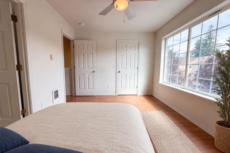 Photo 4 of 21 of 12103 SE Harold St, Portland, OR