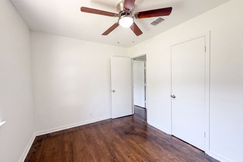 Photo 12 of 16 of 1213 S Ridgeway Dr, Cleburne, TX