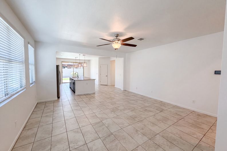 Photo 3 of 29 of 4127 S 97th Dr, Tolleson, AZ