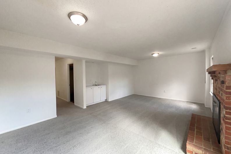 Photo 10 of 23 of 645 N Armistead St, Alexandria, VA