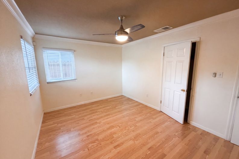 Photo 7 of 16 of 4940 Alcott Dr, Sacramento, CA