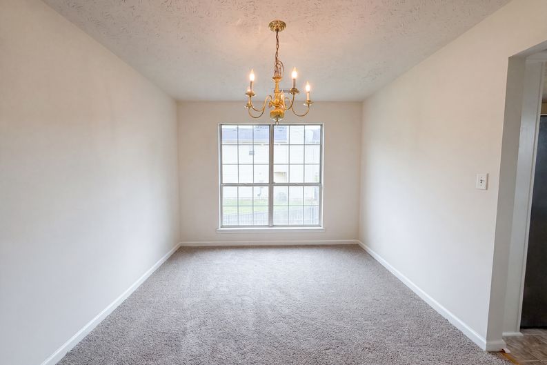 Photo 6 of 32 of 5355 Queen Ester Ct, Ellenwood, GA